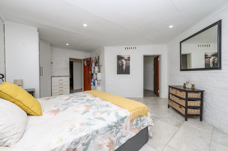 6 Bedroom Property for Sale in Linkside Eastern Cape